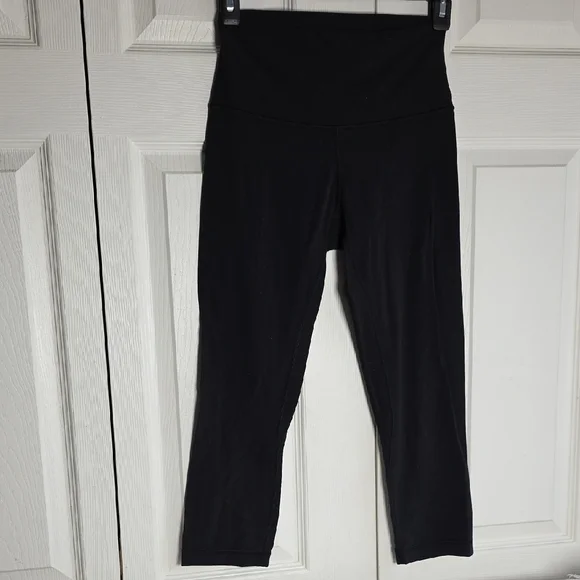 Lululemon Athletica Black Cropped Leggings Size 6 - Picture 1 of 12